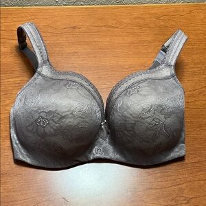 Elegant Lace Full-Coverage Bra in Gray